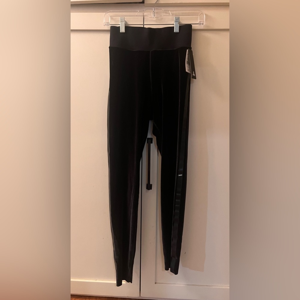 NWT Ultracor velvet leggings Black Size M
